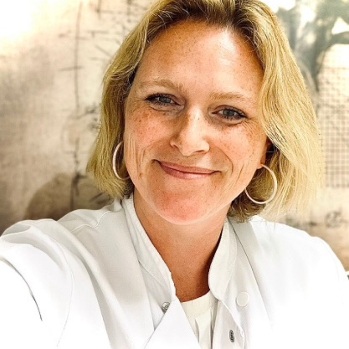 Portret photo of prof. dr. Natasha Appelman-Dijkstra. Portret photo of prof. dr. Natasha Appelman-Dijkstra.